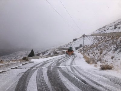 الثلوج تحاصر الجبال… إليكم الطرقات الجبلية المقطوعة

