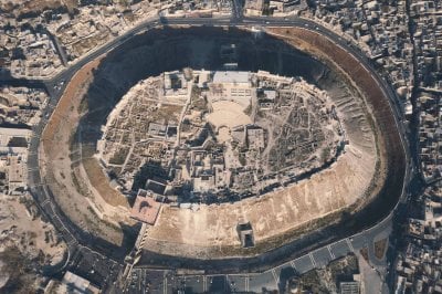 تفجير انتحاري يهزّ حلب… مقتل عنصر أمني وإصابة اثنين