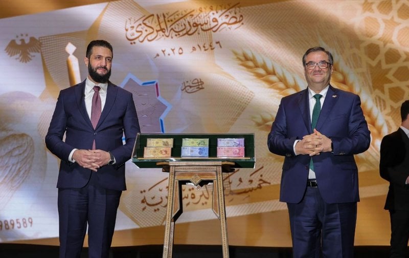 إطلاق العملة الجديدة تحت العتمة… تعليق ساخر من الشرع يلفت الأنظار