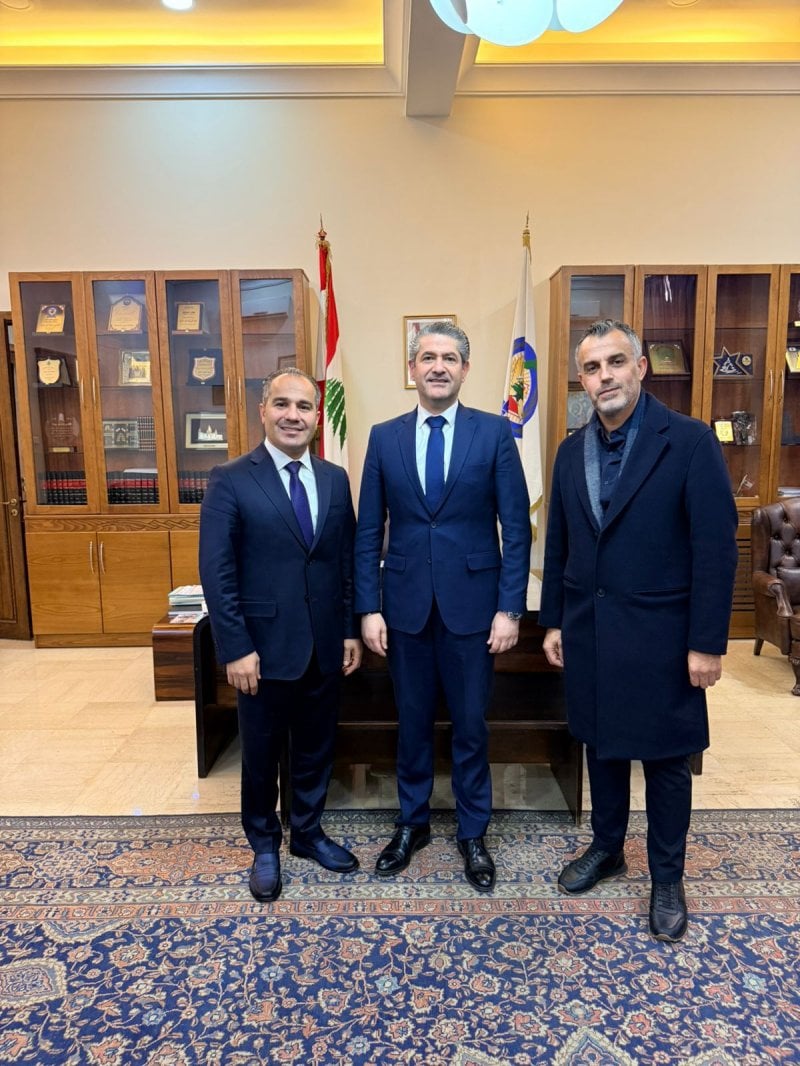 ياسين يسلم محافظ البقاع كتاب تهنئة من سعد الحريري 