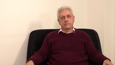 غريم بشار الأسد الكبير يكشف تفاصيل اعتقاله في مهاجع المخابرات وسجن عدرا: ظهور قوي لزعيم سوريا الجديدة