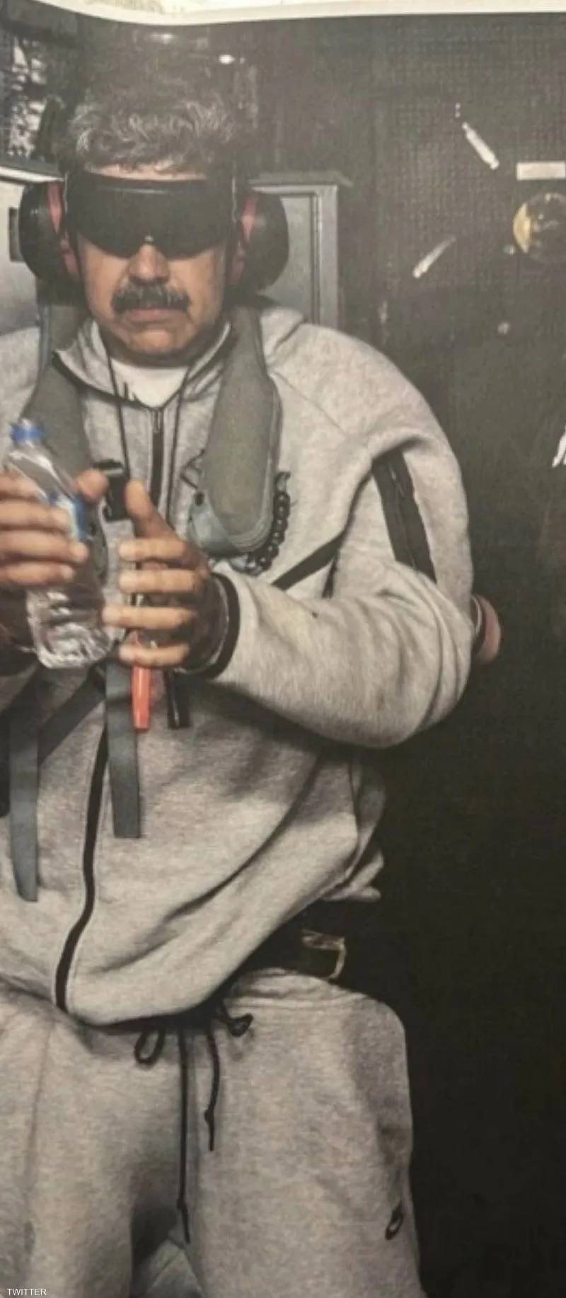 صورة مكبّل ومعصوب العينين… ترامب يتراجع ويحذف منشوره 