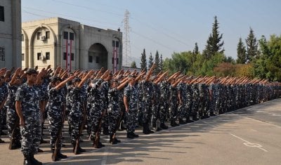 بالجرم المشهود في كورنيش النهر… توقيف مروج مخدرات مطلوب بـ6 مذكرات