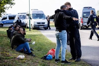 ألمانيا تشدّد سياسة الهجرة… دعوات لإعادة معظم اللاجئين السوريين