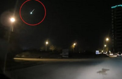 مشهد استثنائي فوق تركيا… نيزك يضيء السماء لبضع ثوانٍ (صورة)