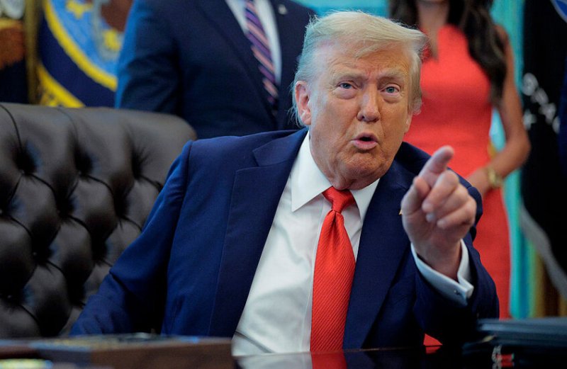 مع تصاعد الاحتجاجات… ترامب يهدّد إيران بـ"ضربة قوية جدًا"