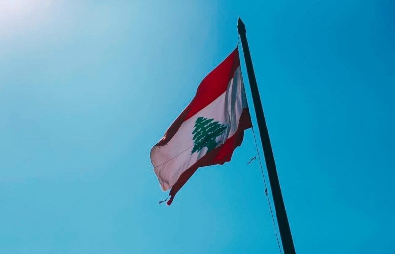 لبنان "على هامش الأحداث"
