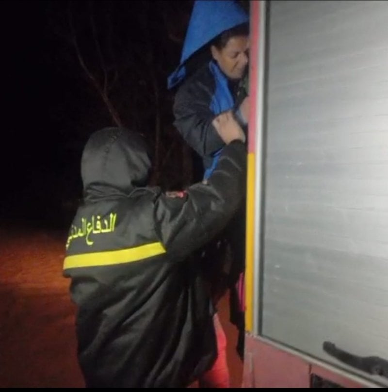 مياه النهر تطوّق عائلة في العبودية… تدخّل سريع للدفاع المدني ينهي الخطر