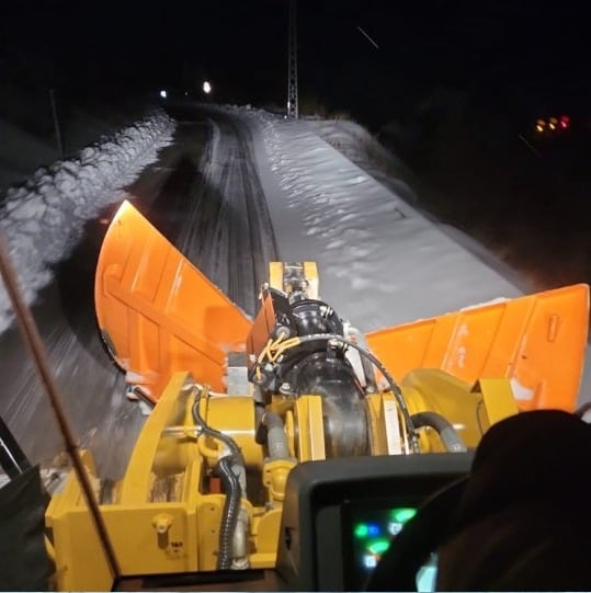 "الأشغال" ترفع الجهوزية شتاءً… إجراءات وقائية على الطرق الجبلية (صور وفيديو)