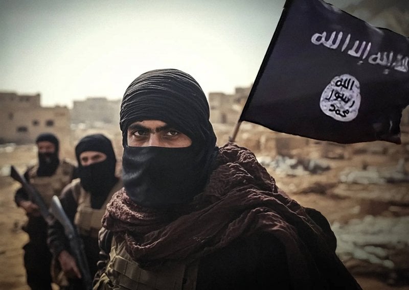 غارات بريطانية–فرنسية تضرب مواقع داعش قرب تدمر