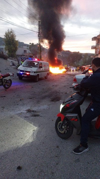 غارة إسرائيلية على سيارة في تبنين (فيديو وصورة)