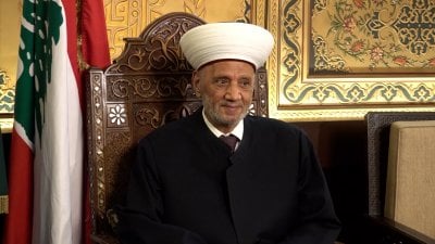 انقسام داخل المجلس الشرعي.. قاضي يواجه المفتي دريان
