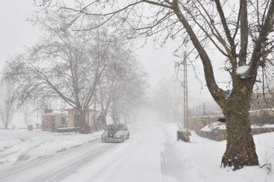 نتيجة تراكم الثلوج... إليكم الطرقات الجبلية المقطوعة