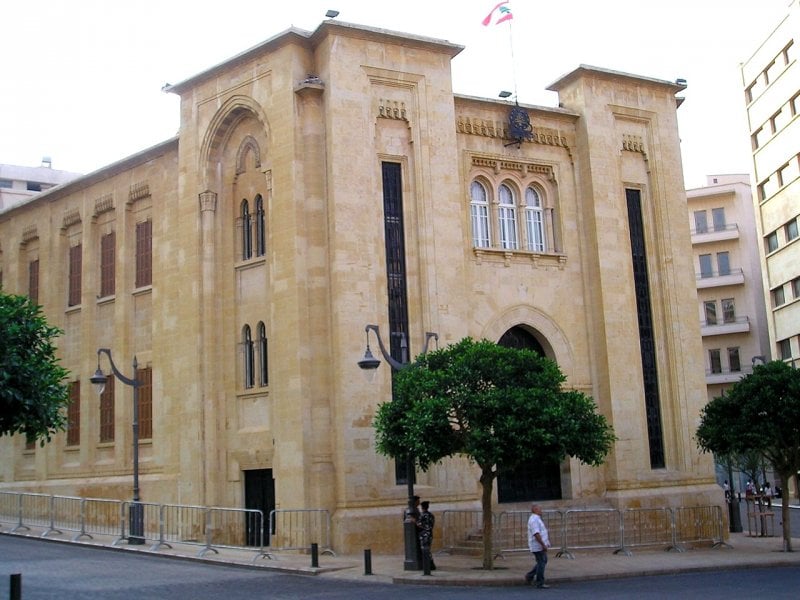 "لا يهمني بيان أي سفارة"... رسائل مبطّنة إلى مجلس النواب؟
