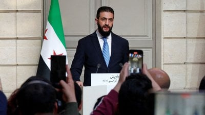 فرنسا وسوريا تبحثان المرحلة الانتقالية… وترحيب بالانضمام للتحالف ضد داعش