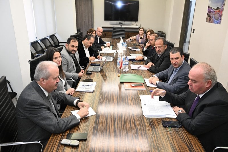 من الاتصالات إلى الدفاع المدني… جابر يبحث إصلاحات بنيوية وإيرادات إضافية (صوو)