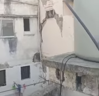 بالفيديو: مبنى مهدد بالسقوط في بلدة شمالية… وإخلاء مطلوب على جناح السرعة!
