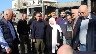 بهية الحريري تتفقد أضرار الغارة الإسرائيلية في صيدا... تضامن ومطالبة بخطة تعويض