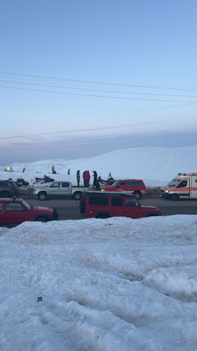 عالقون على جرفٍ ثلجي… الدفاع المدني ينقذ شبّان في  كفردبيان (صور)