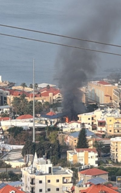 أعمدة دخان كثيفة فوق البترون… حريق ضخم داخل مطعم