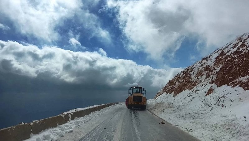 بسبب تراكم الثلوج... إليكم الطرقات المقطوعة

