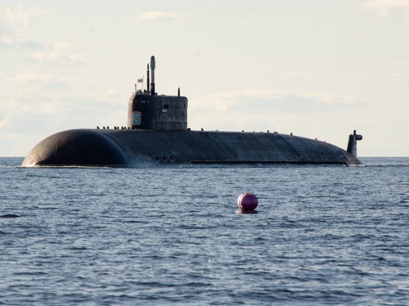 ناقلة نفط تشعل التوتر… غواصة روسية قبالة سواحل فنزويلا