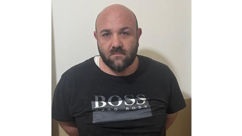 نفّذ العديد من عمليات الاحتيال… هل من وقع ضحية أعماله؟