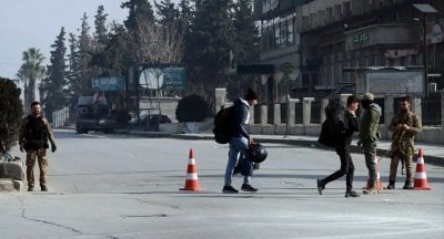 مصدر عسكري يكشف المستور… ضباط الأسد يقاتلون إلى جانب الأكراد في حلب