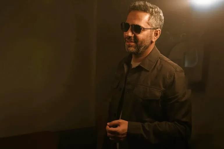 ساعتان ونصف خلف الأبواب المغلقة… فضل شاكر أمام المحكمة العسكرية مجددًا