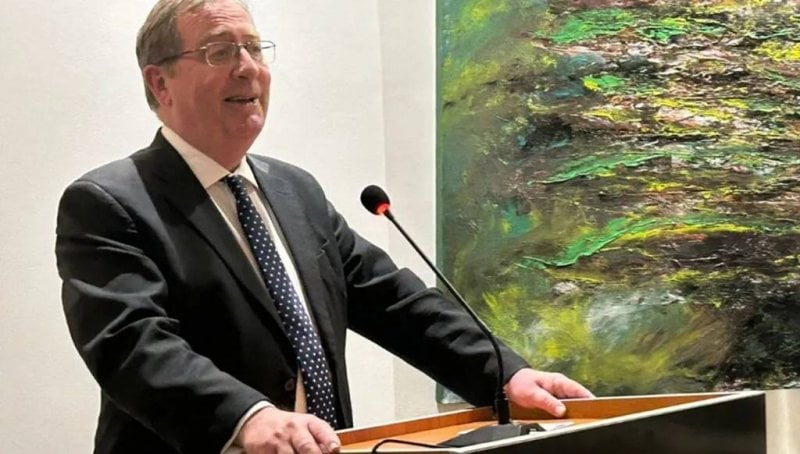 "سرّني جدًا"... السفير البريطاني يعلّق على بيان "الجيش"