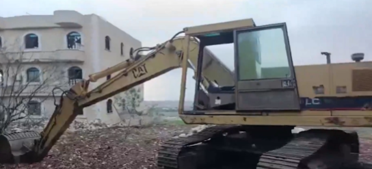 بالفيديو: مسيّرة إسرائيليّة استهدفت حفارة في ميس الجبل 