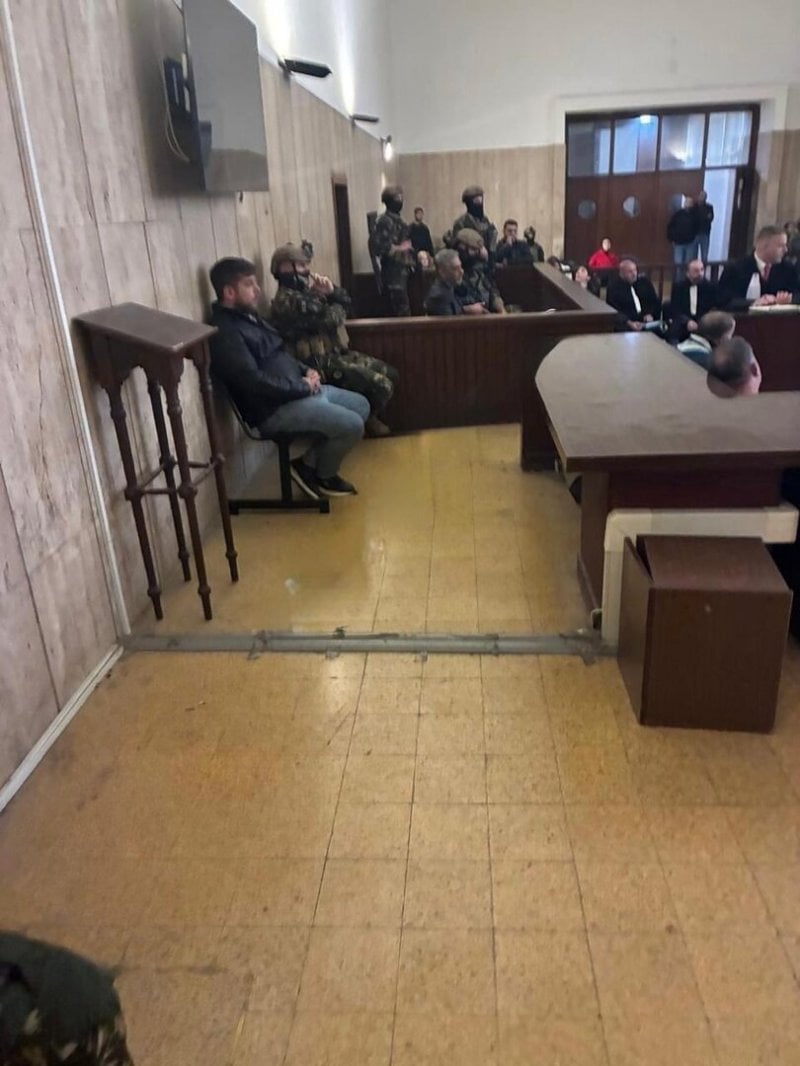 "أول صورة" لفضل شاكر ماثلًا أمام القضاء!