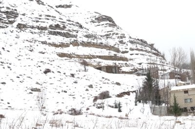 لبنان يرتدي الثوب الأبيض.. وينتظر العواصف
