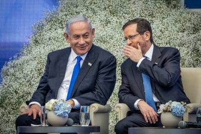 عفو مقابل الرئاسة... رجل أعمال يكشف صفقة سياسية في إسرائيل