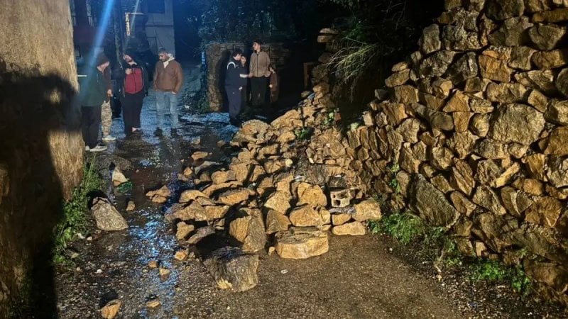 بعد انهيار جدار… الدفاع المدني يرفع الركام عن طريق في الضنية