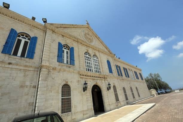 "الميكانيزم" على طاولة بكركي... وتحذيرٌ من نقل أزمات سوريا إلى لبنان