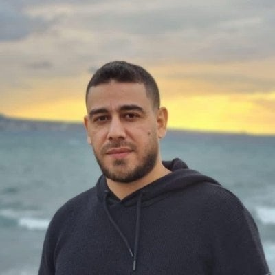 داخل مخيم البداوي... مقتل 