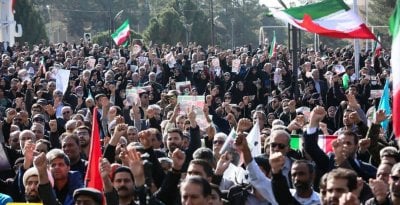 مسيرات حاشدة في إيران دعماً للثورة ورفضاً للاحتجاجات