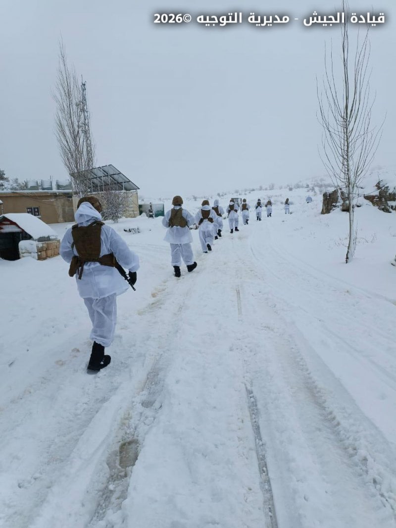 على الثلوج وفي أقسى الظروف… "الجيش" يواصل مهماته في المناطق الجبلية (صور)