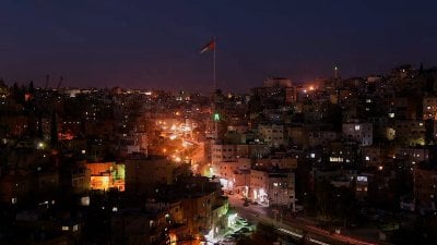 المخابرات الاردنية تعتقل مدرّب لبناني ونجله بظروف غامضة على طريق العُمرة.. تفاصيل حصرية ونداء عاجل!
