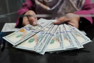 منصة صيرفة استنزفت الاحتياطي.. وضريبة تُلاحق الأرباح!
