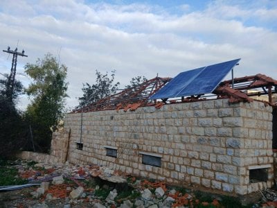 اعتداء ليلي على معلم تراثي… مسيّرة إسرائيلية تدمّر سقف 