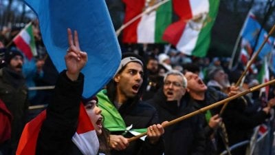 أسلحة في قلب طهران وكوماندوس على الحدود: سيناريوهات التدخل الأميركي في إيران
