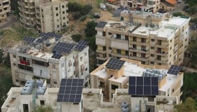 خطرٌ يتربّص فوق الطرقات والمباني... تحذيرٌ قبل وقوع الكارثة!