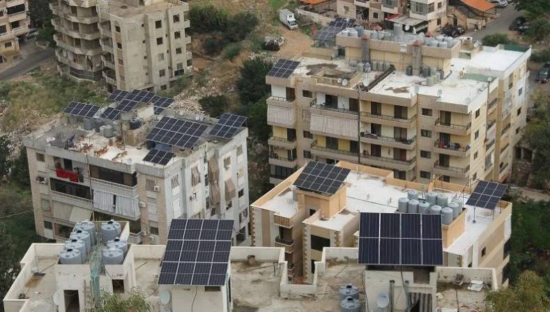 خطرٌ يتربّص فوق الطرقات والمباني... تحذيرٌ قبل وقوع الكارثة!