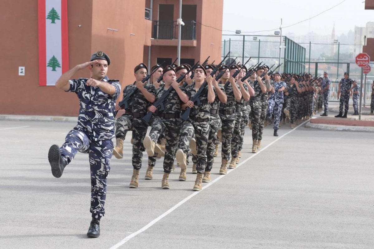 يستدرج ضحاياه عبر تطبيق للمثليّين الى موعد ثم يسرقهم... "الأمن" يقبض عليه في البقاع