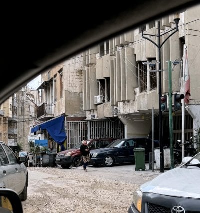 شوارع بيروت تحنّ إلى الزفت… مناشدة عاجلة للبلدية ومن يعنِيهم الأمر: تحرّكوا فورًا! 