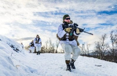 جنديان في مواجهة ترامب… النرويج تعزّز وجودها في غرينلاند