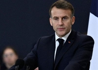 عين ماكرون تثير التساؤلات… والإليزيه يوضح