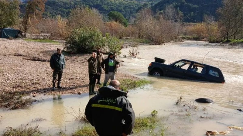 سقوط سيارة في نهر بسري… الدفاع المدني ينقذ أربعة مواطنين